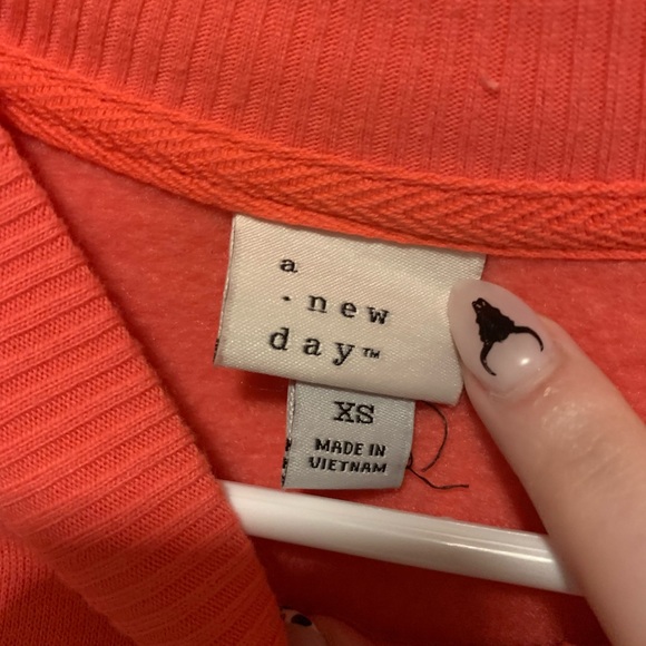 Target Crew Neck - Picture 3 of 3